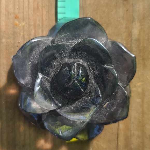 Gorgeous large purple Fluorite Rose handcarved crystal - Picture 6 of 6